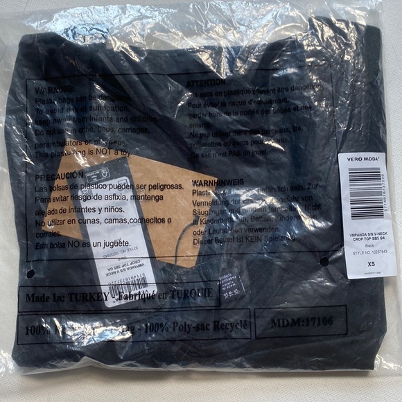 Vero Moda Panda Short Sleeve V-Neck Black Crop Top, Size XS, NWT - Picture 3 of 9